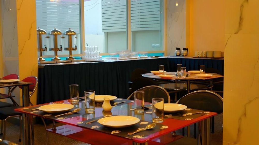 J Two S Pratunam Hotel